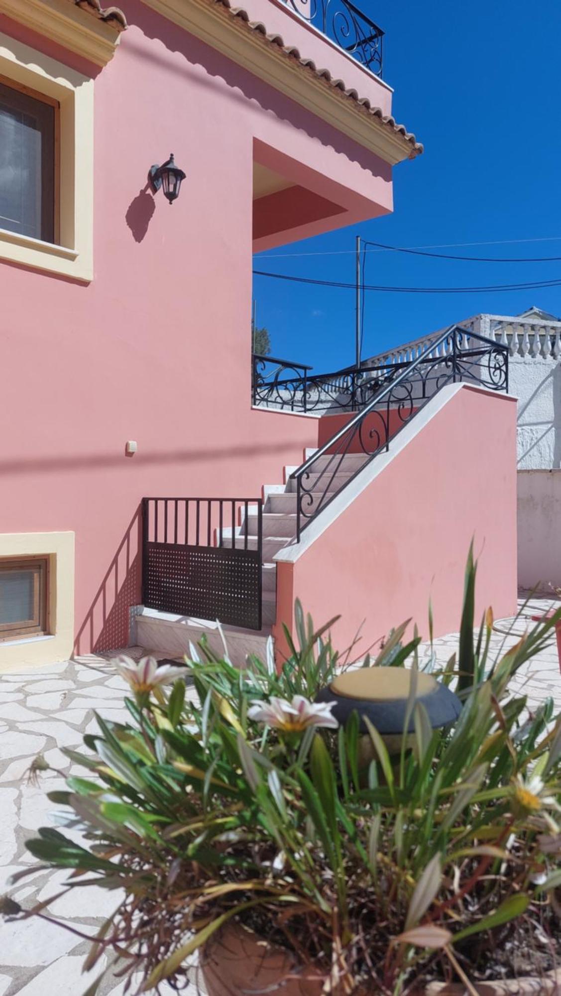 Turla'S Apartment Дассия Экстерьер фото